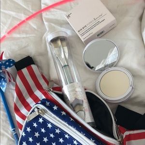 Limited Edition Foundation Brush/Bye Bye Pores